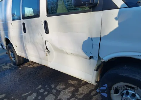 2010 Chevrolet Express 2500 Work Van z USA, uszkodzony, nr VIN 1GCZGFBA2A1179102